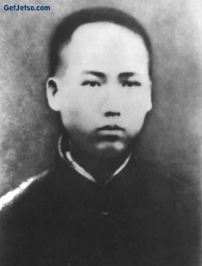 1913年在湖南省立第四師範學校求學時的毛澤東.jpg