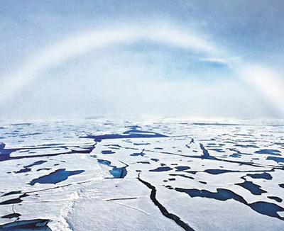 北極驚現白色彩虹照片2