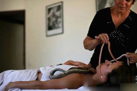 恐怖！以色列“蛇式按摩”你有膽做嗎？圖片9