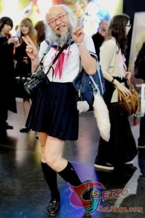 日超正制服妹美腿照瘋傳 本尊竟是「白髮歐吉桑」圖片1