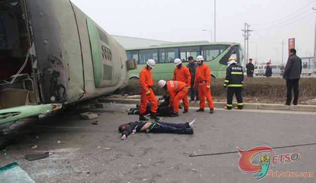 富士康廠巴翻側，七死員工壓車底爆腦圖片1