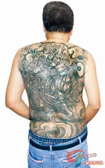 模特兒怕痛臨陣脫逃,刺青師推岳父「獻身」圖片1