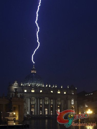 教宗辭任，聖彼得教堂上空現閃電圖片1