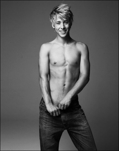 Mitch Hewer照片圖片2