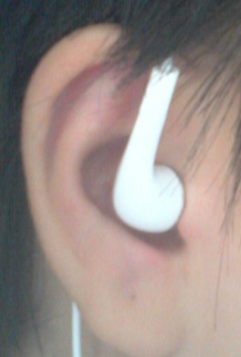 入耳式耳機的幾種戴法圖片2