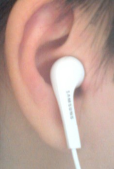 入耳式耳機的幾種戴法圖片1