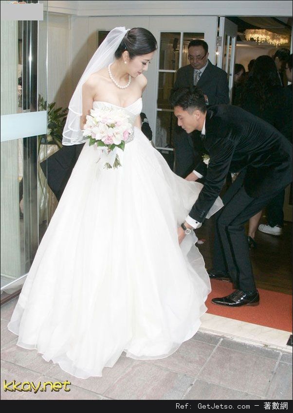 陳自瑤低胸結婚照片圖片8