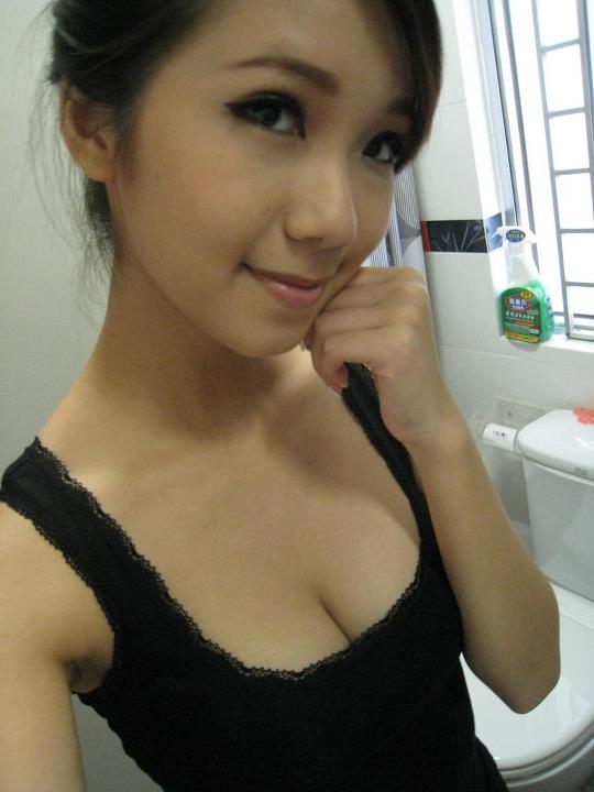 清純少女爆乳自拍照片圖片3
