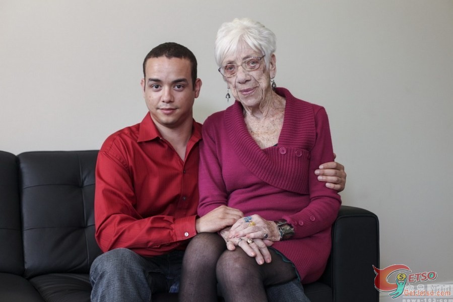 絕對重口味！美國男子攜91歲女友與母親合拍溫馨照圖片2
