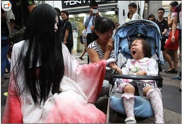 韓國首爾街頭鬼怪雲集嚇哭小孩圖片2