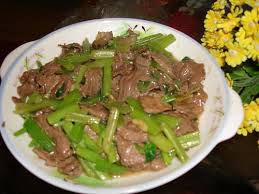 芹菜炒牛肉的食譜和做法圖片1