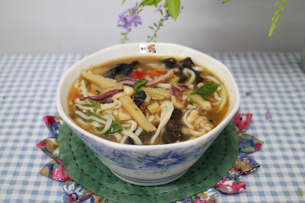 沙茶炸醬海鮮麵只需三步驟的食譜和做法圖片1