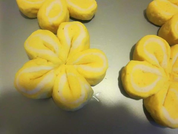 自製南瓜花型饅頭的食譜和做法圖片6