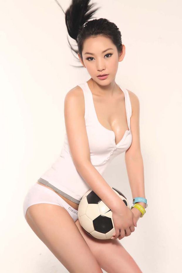 火辣的足球寶貝白色裝性感照片圖片5