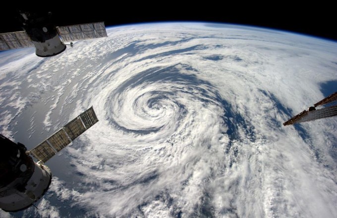 太空航拍地球雲層照圖片4