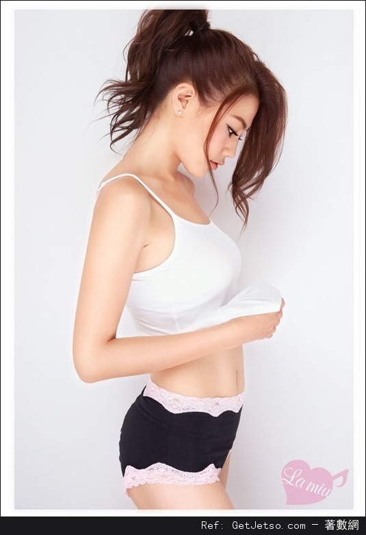 Chrissie Chau 周秀娜誘惑低胸寫真照片圖片3