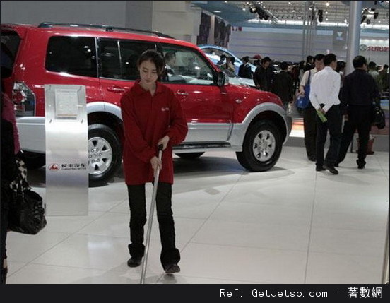 北京車展驚現靚女清潔工照片5