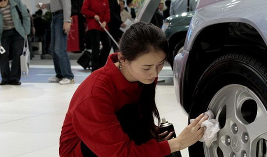 北京車展驚現靚女清潔工照片4