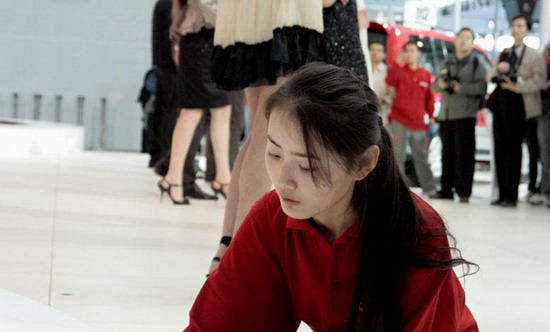 北京車展驚現靚女清潔工照片8