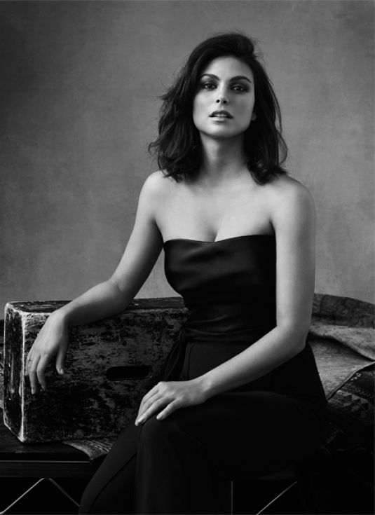 Morena Baccarin性感寫真照片圖片11