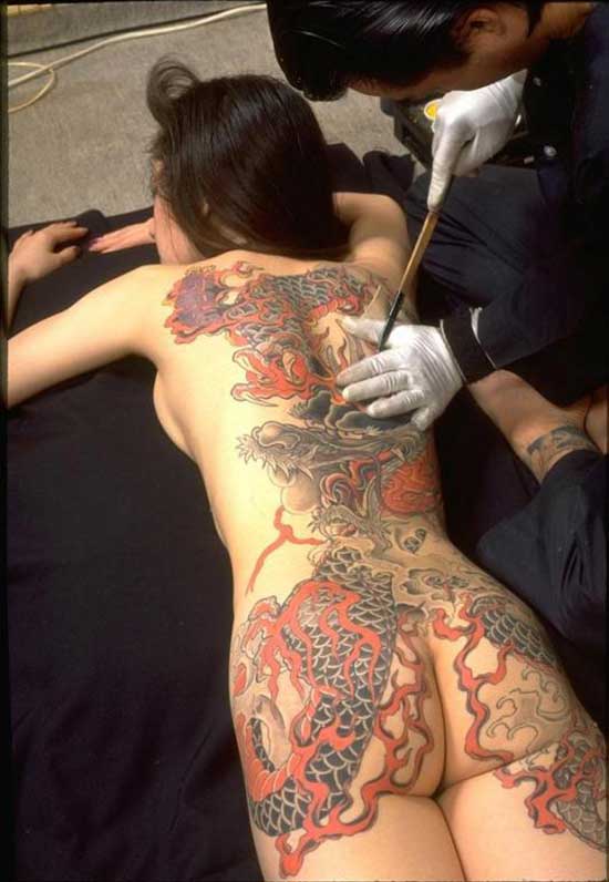 日本女黑社會裸紋身全過程，你絕對沒見過，太驚豔了(多圖)圖片8