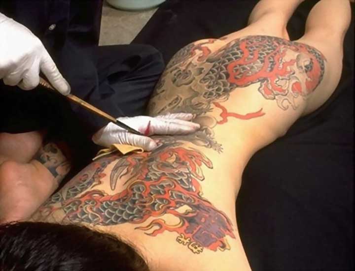 日本女黑社會裸紋身全過程，你絕對沒見過，太驚豔了(多圖)圖片3
