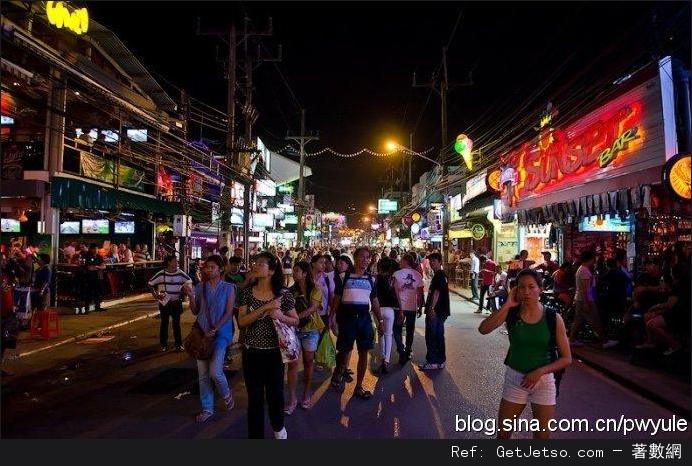 泰國風情酒吧街上的站街女圖片1