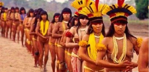 巴西雨林中的原始裸體部落,慘無人道的割禮圖片3
